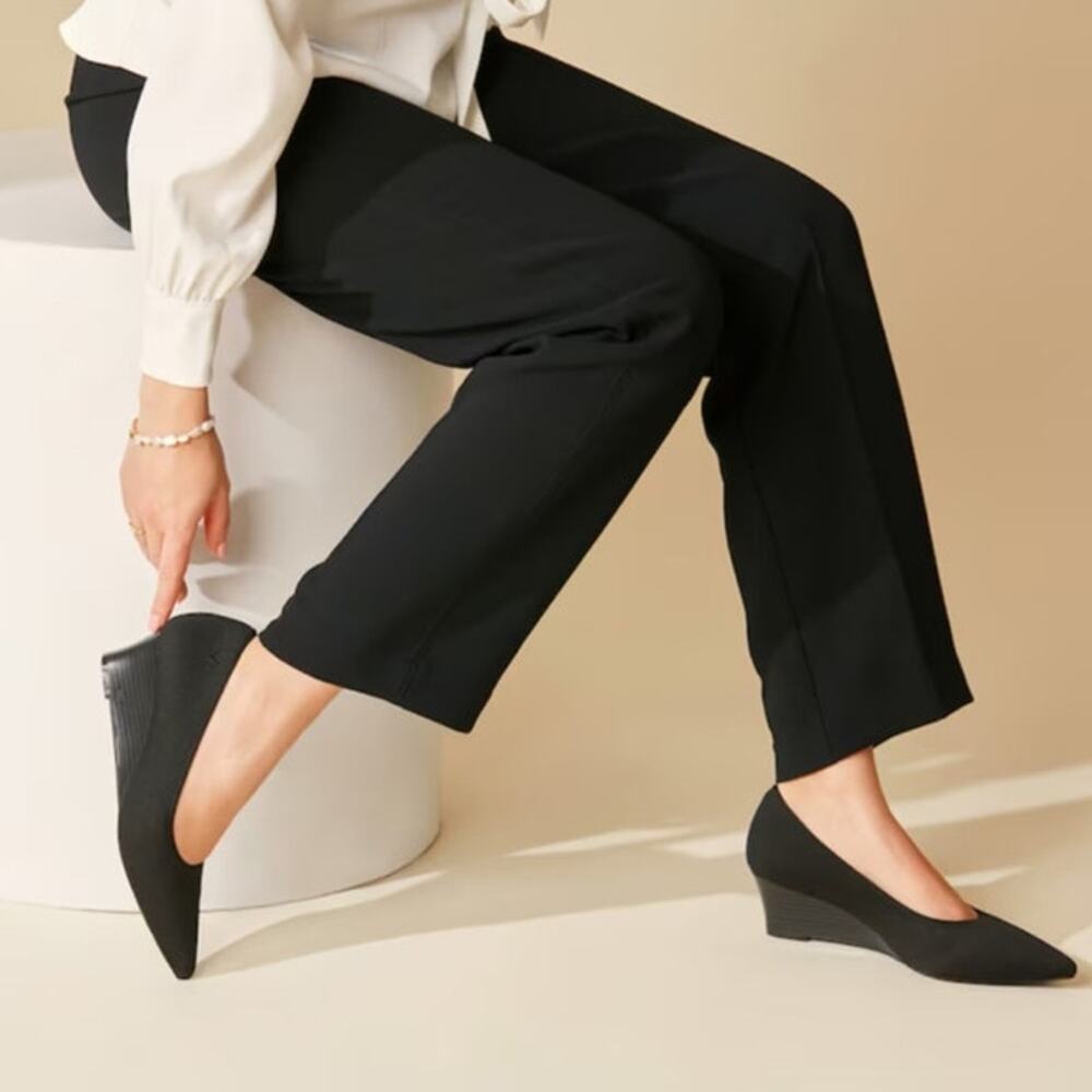 Vivaia Aria pointed toe wedge in black